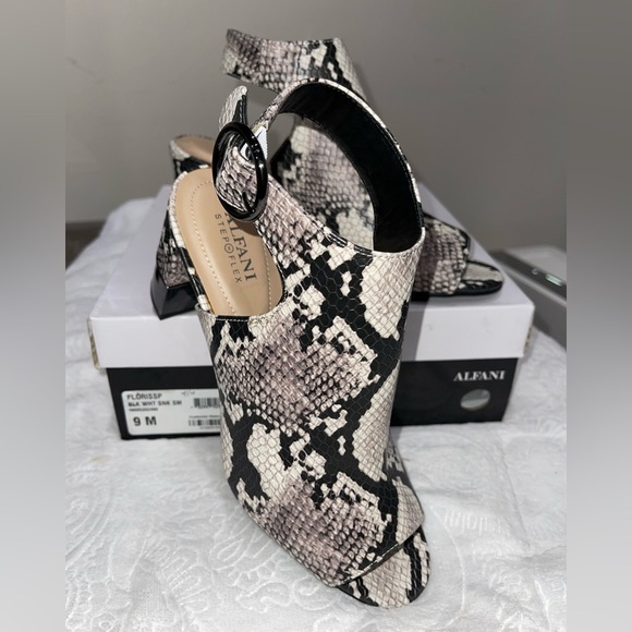 NIB Alfani Florissp Snake Sandal. Size 9. Black & Ivory - Picture 7 of 10